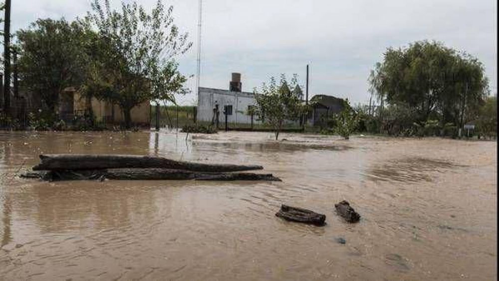 Volvi� a crecer el r�o Medina y hay 40 familias afectadas