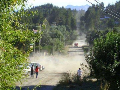 Bomberos evitan propagaci�n de un incendio a viviendas y sector boscoso
