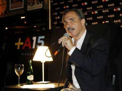 Arteaga les ofrece 500 pesos a taxistas para que hagan bulto en uno de sus actos