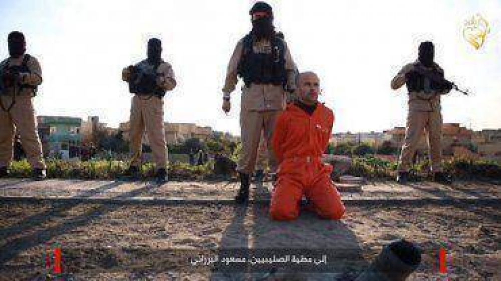 ISIS lanza un nuevo video con tres kurdos listos para ser decapitados