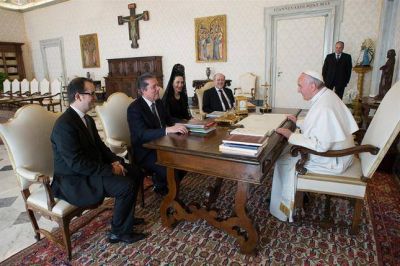 El papa Francisco recibi� a Roberto Carl�s, el pol�mico candidato de Cristina para la Corte