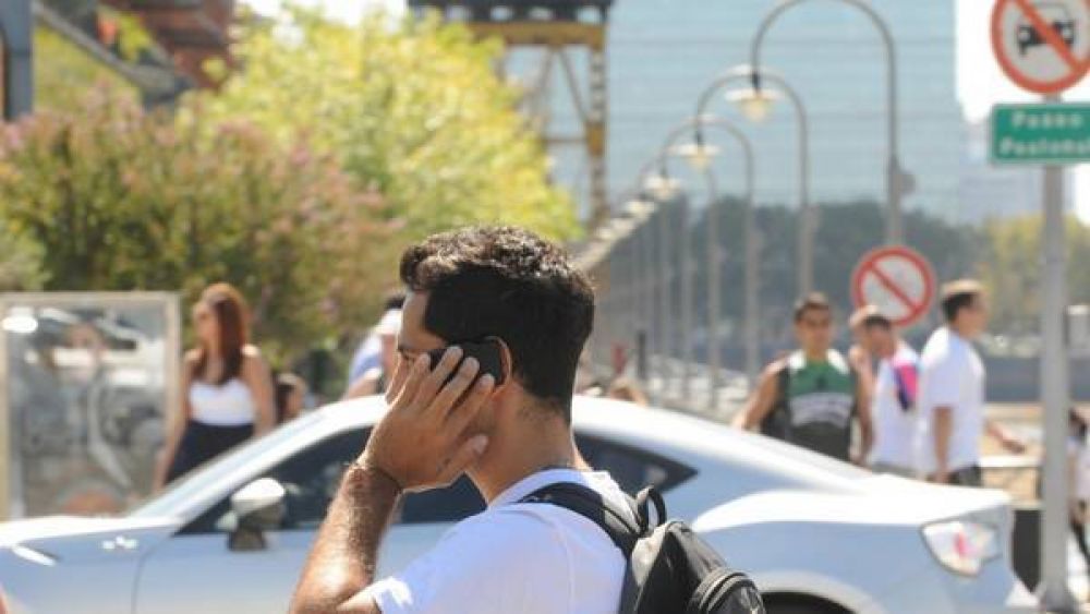 Hay m�s peatones tecnol�gicos y son un riesgo para la seguridad vial