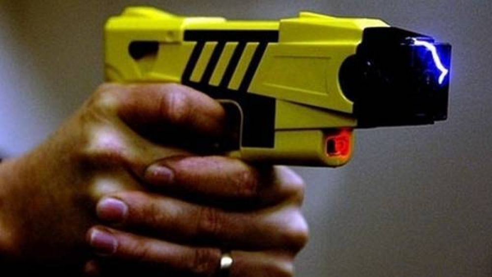 Berni apoy� el uso de las pistolas Taser y contradijo a An�bal F.