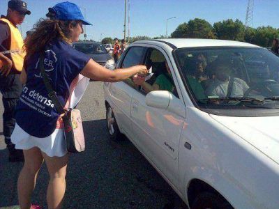 Docentes repartir�n volantes en rutas contra el aumento salarial 