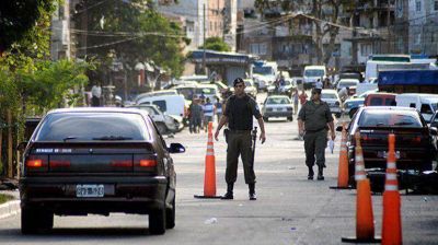 La incre�ble comparaci�n de las armas de los gendarmes y de los narcos de la villa 1-11-14