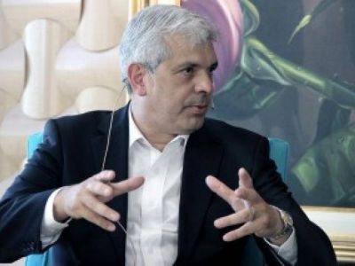 Dom�nguez hizo campa�a en La Matanza y elogi� a Espinoza, su contrincante por la gobernaci�n