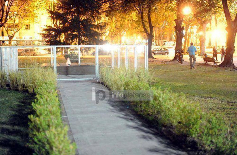 Ya exhiben el pol�mico monumento que hizo Bruera a v�ctimas de la inundaci�n