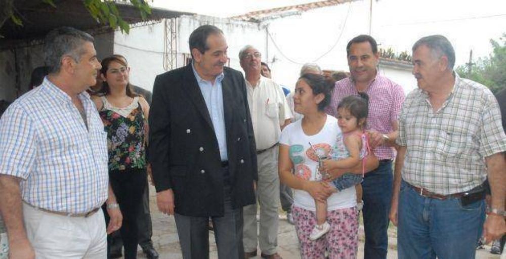 Alperovich asegur� que se ayudar� a los municipios a afrontar el pago de sueldos