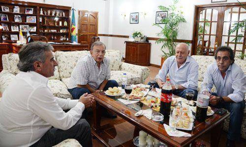 Z�ccaro, ausente en la cumbre de los intendentes massistas