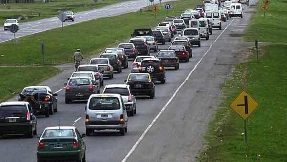 Fin de semana largo: 2.500 autos por hora desfilan por la Autov�a 2