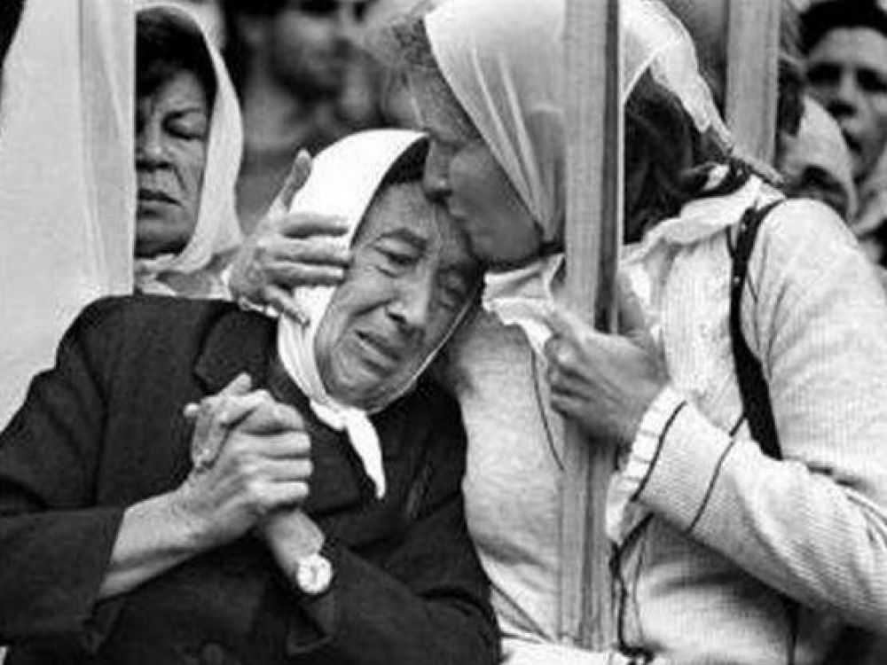 En el d�a de la Memoria: La llama de la libertad sobre la oscuridad del terror