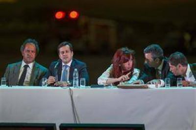 El Gobierno reformula su estrategia electoral ante el crecimiento opositor