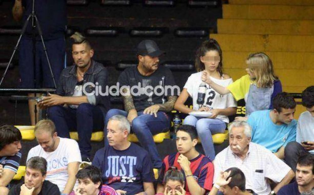 Marcelo Tinelli volvi� a Buenos Aires: salida con El Tirri, Juanita y una de las hijas de Guillermina Vald�s a ver b�squet