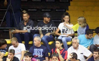 Marcelo Tinelli volvi� a Buenos Aires: salida con El Tirri, Juanita y una de las hijas de Guillermina Vald�s a ver b�squet