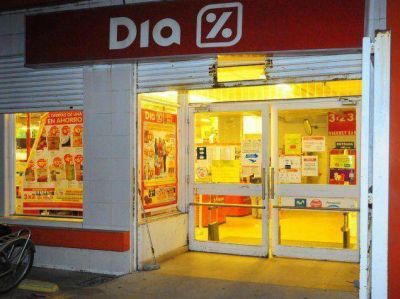 Violento asalto a mano armada en supermercado