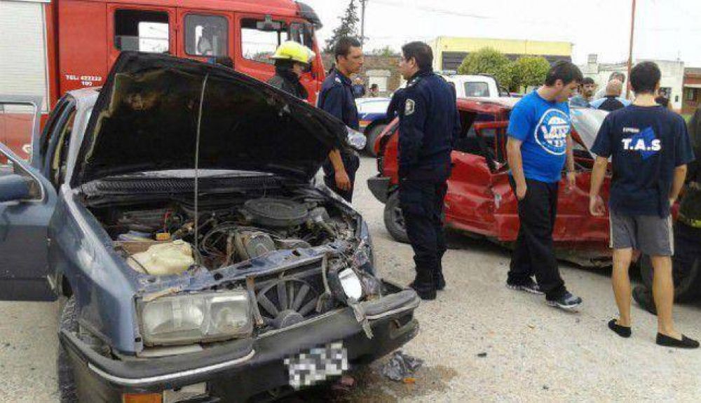 Tres heridos tras colisi�n en Rondeau y Avenida Caseros