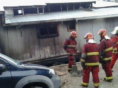 Joven rescatado inconsciente por los Bomberos Voluntarios tras incendio