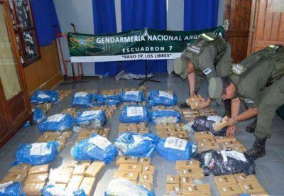 Gendarmer�a secuestra marihuana de un colectivo y detiene a cuatro paraguayos