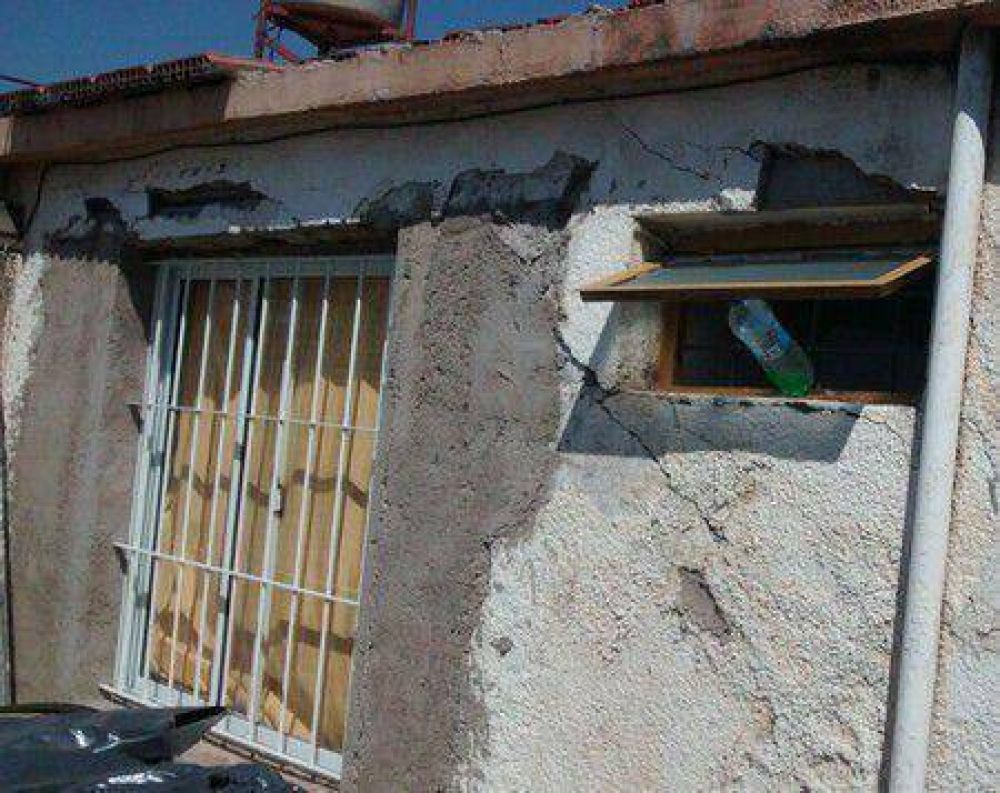 La Municipalidad denunci� hundimientos en el pavimento y casas hechas por el Gobierno