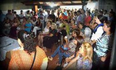 El FAM de campa�a por los barrios pidiendo por la Carta Org�nica