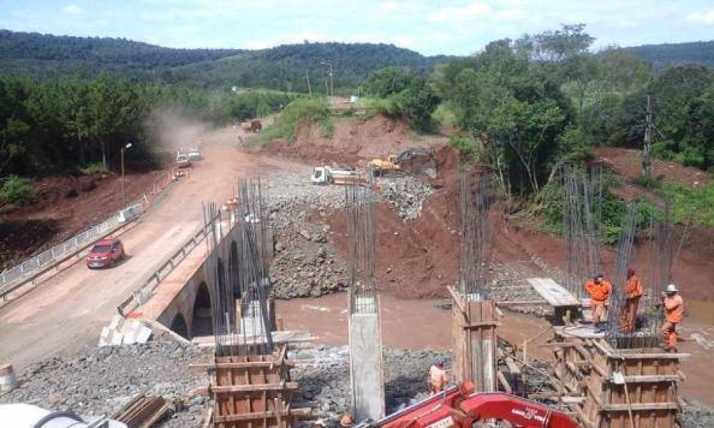 Lleg� a la mitad la construcci�n del puente sobre el arroyo Acaragu�