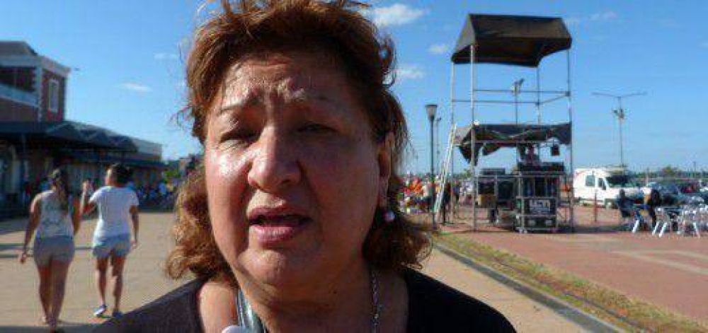Amelia B�ez: �La bandera de la Memoria, Verdad y Justicia siempre debe llevarse en alto�
