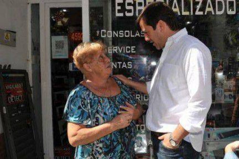 �A Macri, hasta sus economistas lo desmienten�