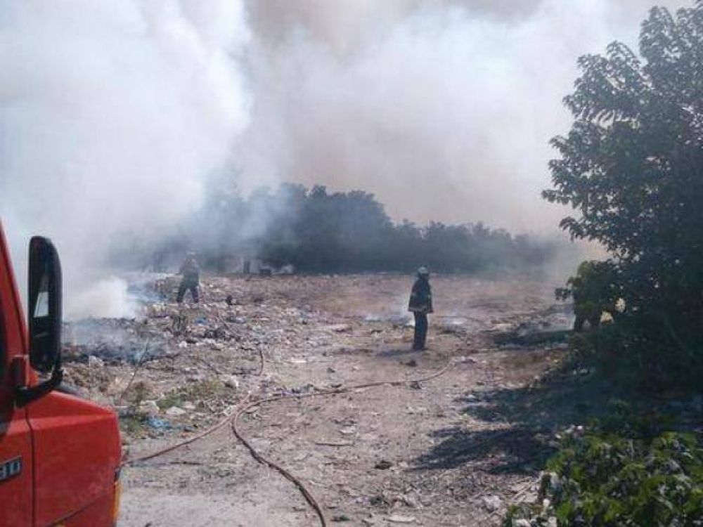 Otro incendio en un basural