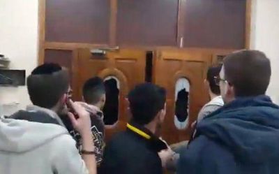 Atacantes antisemitas entraron a una sinagoga de Londres gritando �los mataremos�