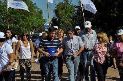Peppo visit� Quitilipi, donde recibi� apoyo de vecinos y del intendente Zamora