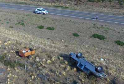 Santacruce�o perdi� control de su camioneta y volc� violentamente cerca de Comodoro