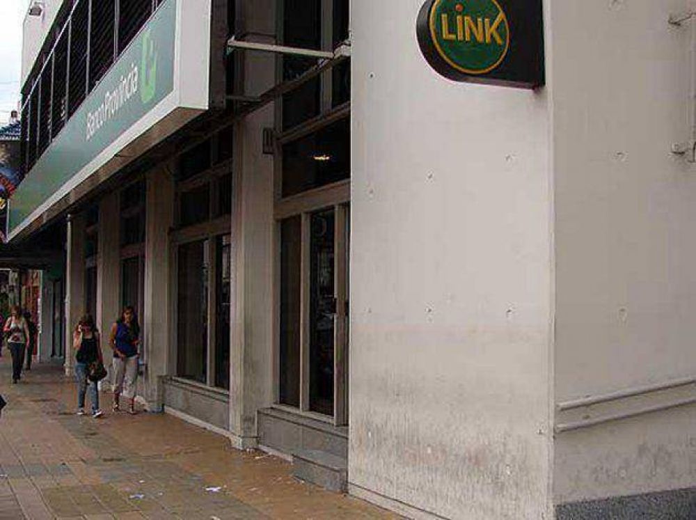 Bancarios amenazan con sumarse al paro de transporte del 31 de marzo