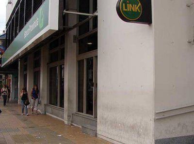 Bancarios amenazan con sumarse al paro de transporte del 31 de marzo