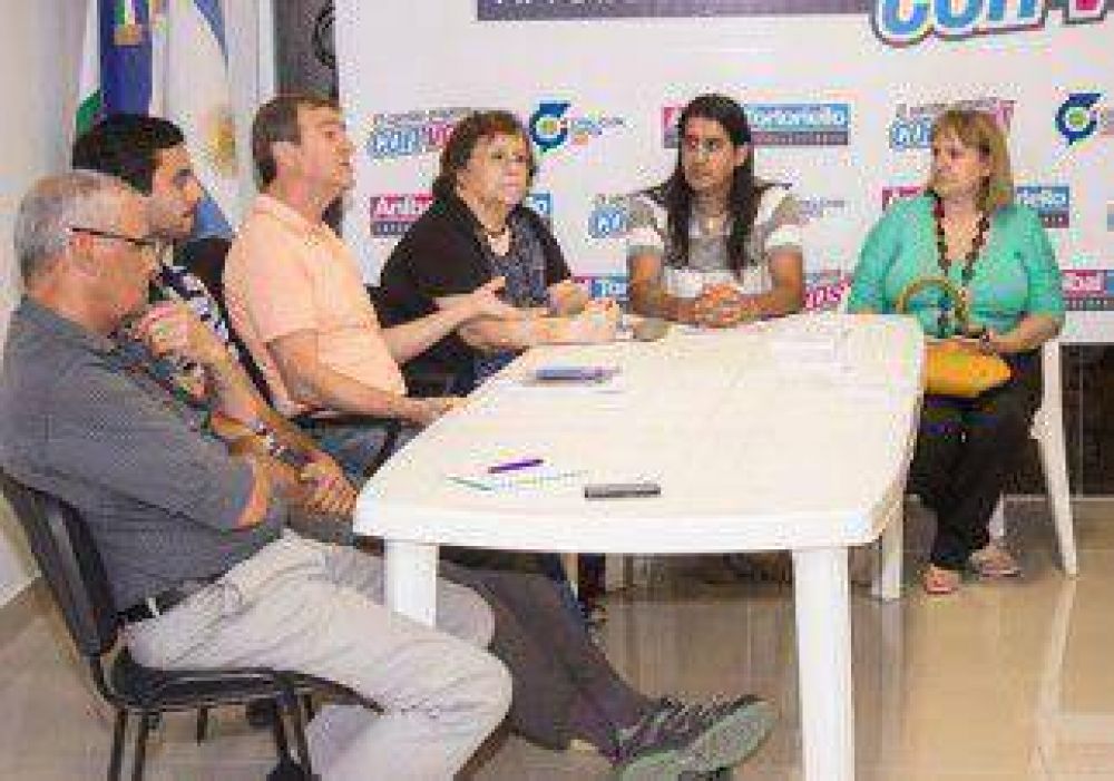 A la espera de la resoluci�n de la Junta, Tortoriello sigue de campa�a 