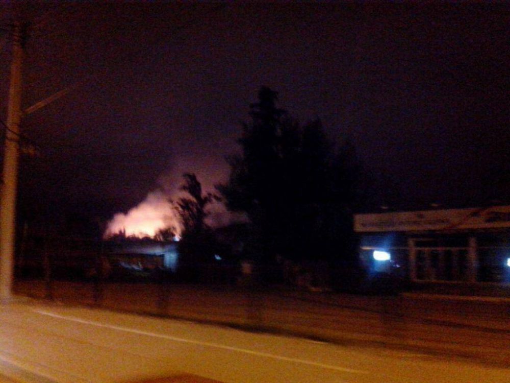 Video: se incendi� un aserradero en Maip�