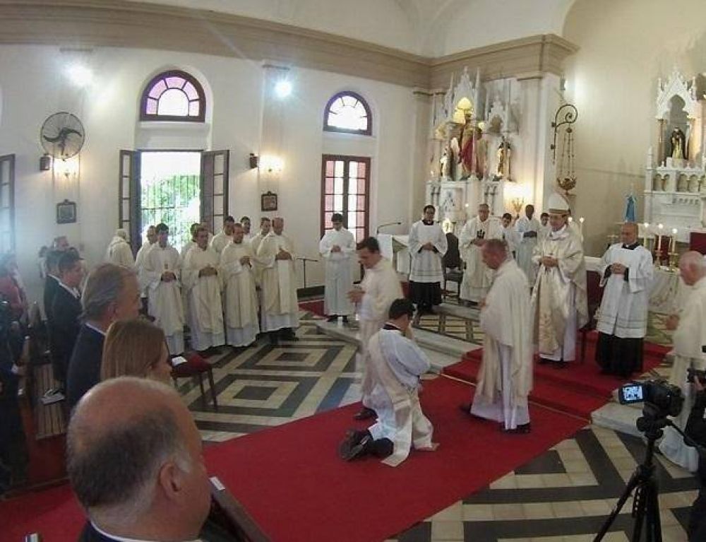 Las comunidades de Fasta celebraron la ordenación de un nuevo sacerdote