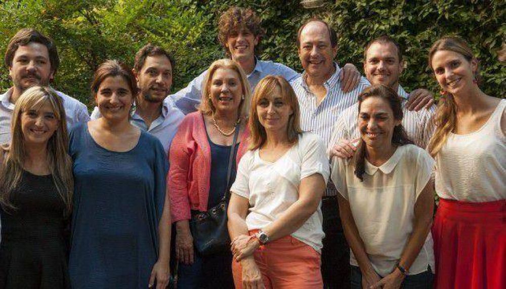 Lousteau se mostr� junto con Sanz y Carri� en Recoleta