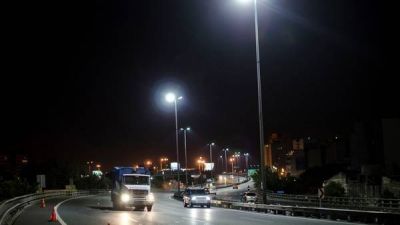 Cambian luces en autopistas para mejorar la seguridad vial
