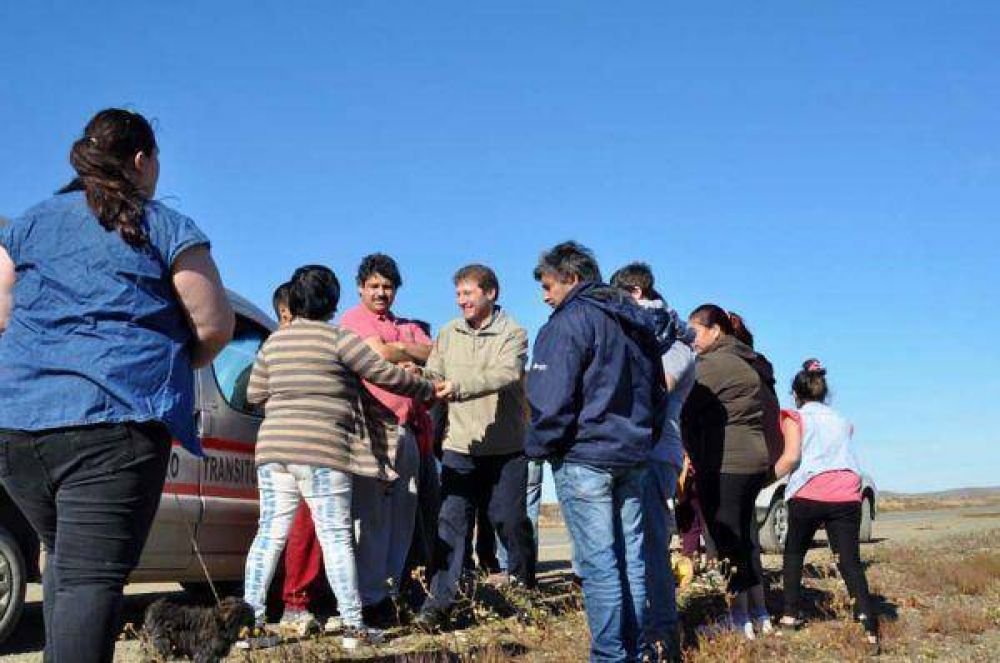 Melella visit� Los Cisnes donde el municipio construy� el nuevo acceso para el colectivo