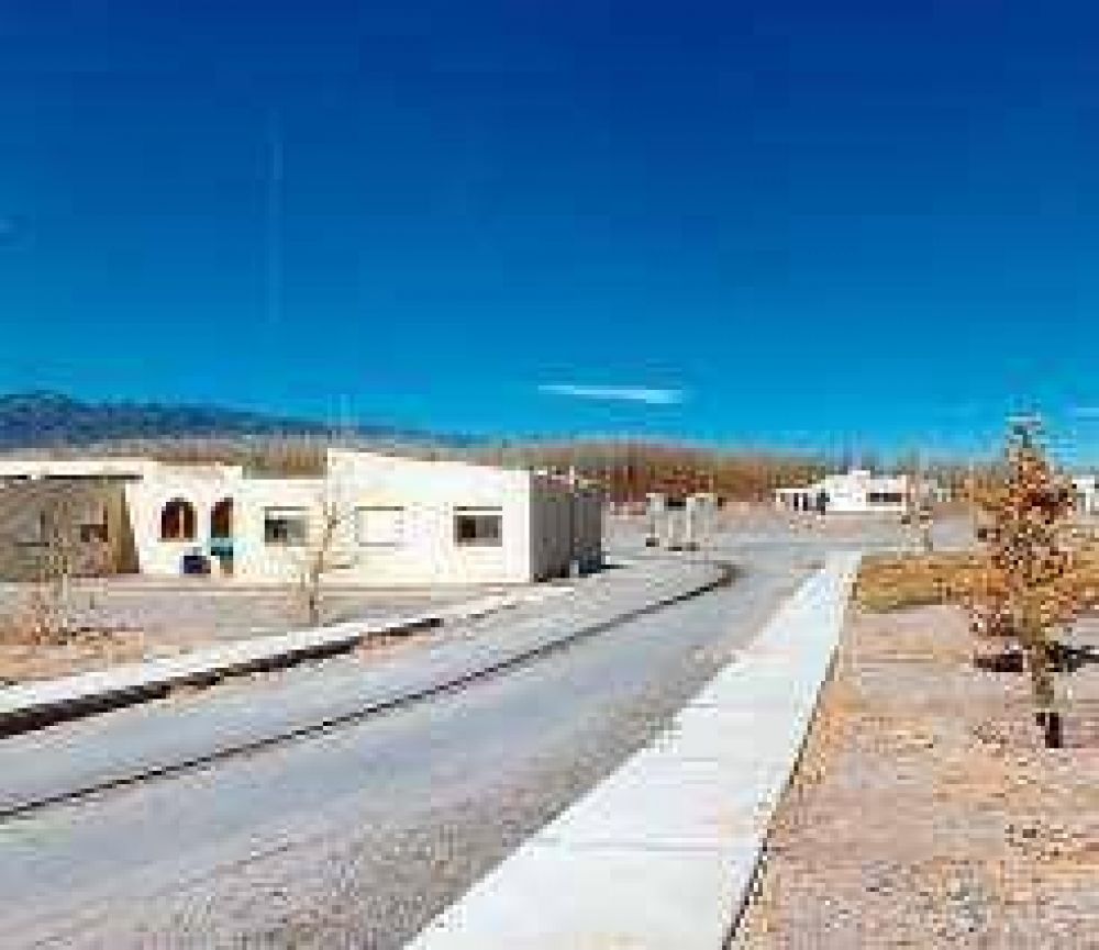 Prev�n tener concesionados en agosto tres hoteles estatales