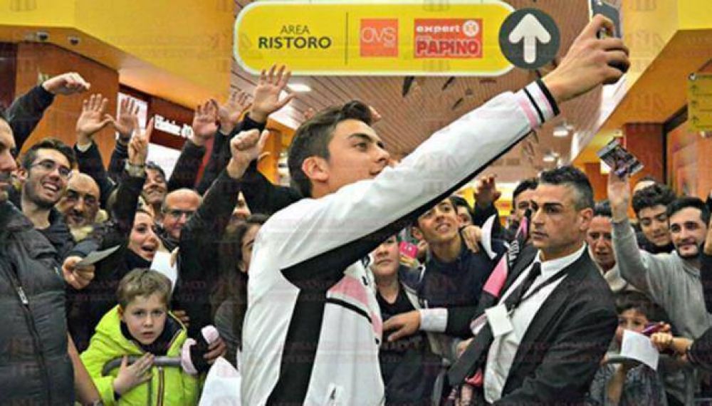 Furor por Dybala en un local del Palermo