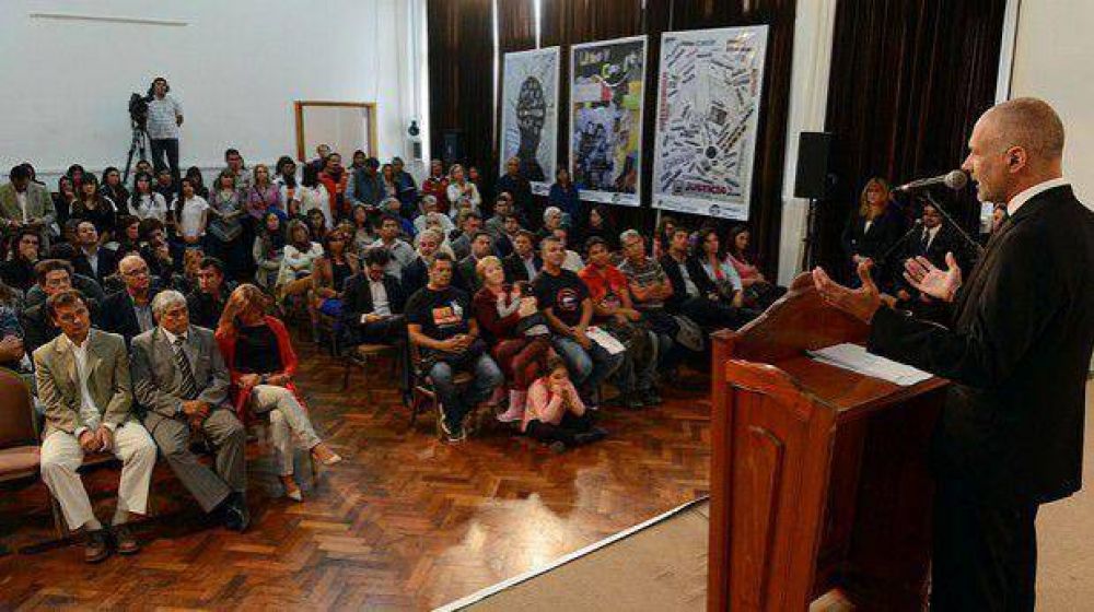 Buzzi anunci que va a eliminarse un decreto ley vigente desde la dictadura