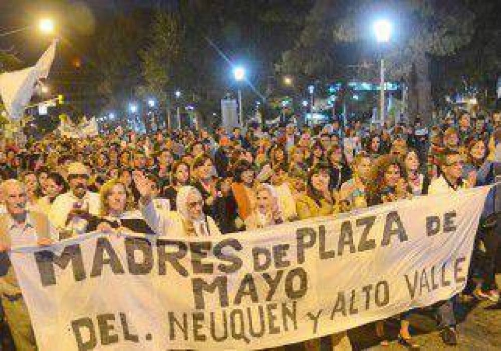 A 39 a�os del golpe, masivo reclamo de �nunca m�s� 