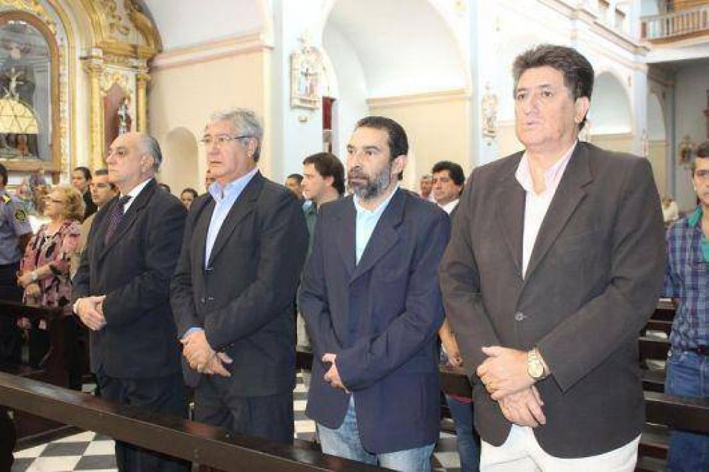 El Ejecutivo provincial particip� de la misa central por el D�a de la Memoria