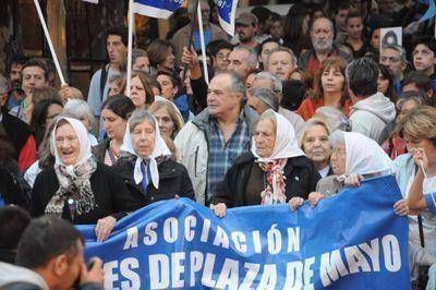 Multitudinario reclamo de juicio y castigo a los responsables de la AAA y la CNU