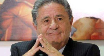 Duhalde a Scioli: �No se puede llegar a ser presidente actuando como un pusil�mine�