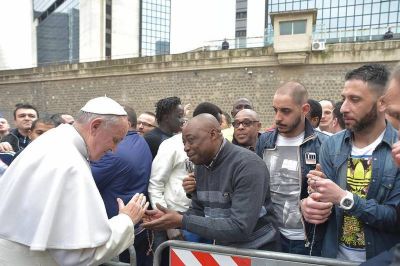 El Papa y la criminalidad organizada: la invectiva y la misericordia