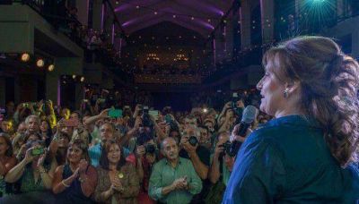 Michetti elogi� a Macri y valor� que sea �cero ideologizado�