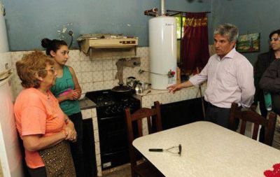 Inauguran instalaciones internas domiciliarias y redes de distribuci�n de gas natural