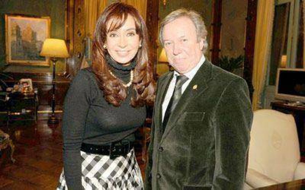  Cristina y Peralta analizaron la situaci�n de Santa Cruz